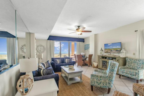 Great views from corner top floor condo
